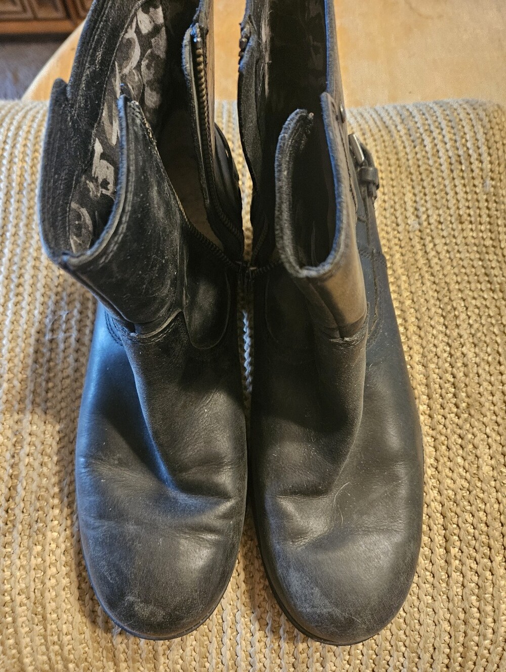Ugg Black Leather Ankle Boots